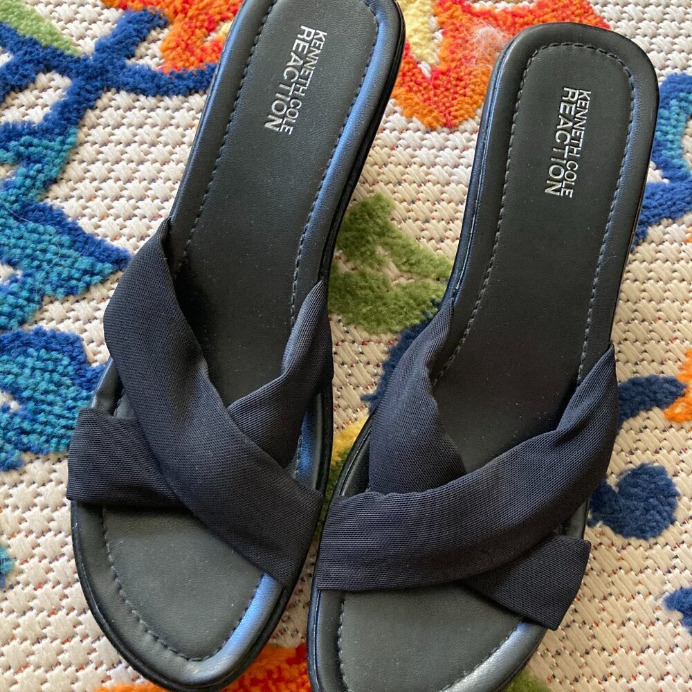 KENNETH COLE REACTION size 8 1/2 black wedge sandal